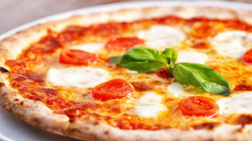 Savez-vous pourquoi vous avez soif après avoir mangé une pizza ? Les experts vous donnent la réponse
