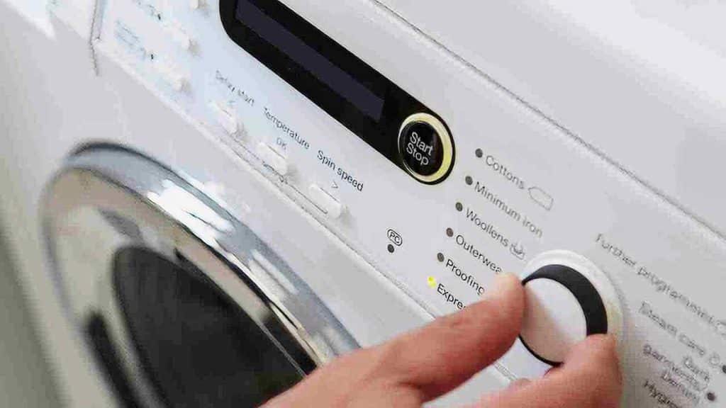 Faire des économies avec la machine à laver avec l’astuce aux rondelles de citron