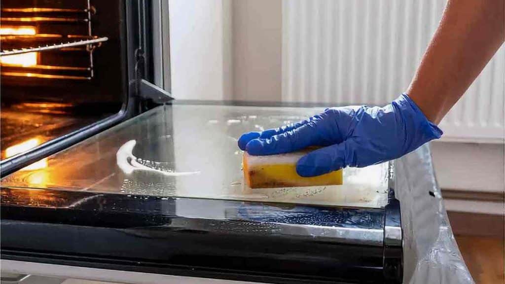 Techniques les plus recommandées pour nettoyer la vitre encrassée du four
