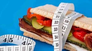 Que faut-il vérifier immédiatement si vous prenez du poids en mangeant peu?