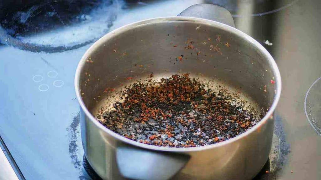 Procédure à suivre pour éliminer les traces de brûlées  sur les casseroles sans difficultés