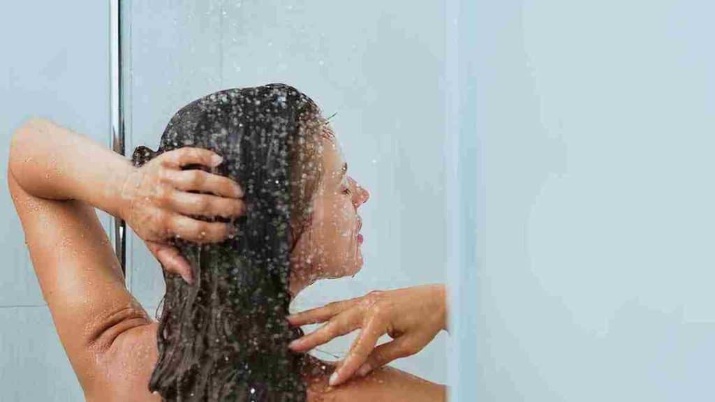 Fréquence à laquelle il faut se laver les cheveux pour les garder en bonne santé