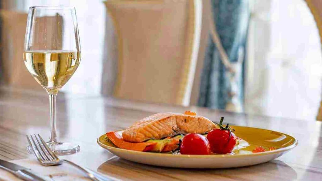 Le vin blanc et le poisson, une combinaison très appréciée pour différentes raisons