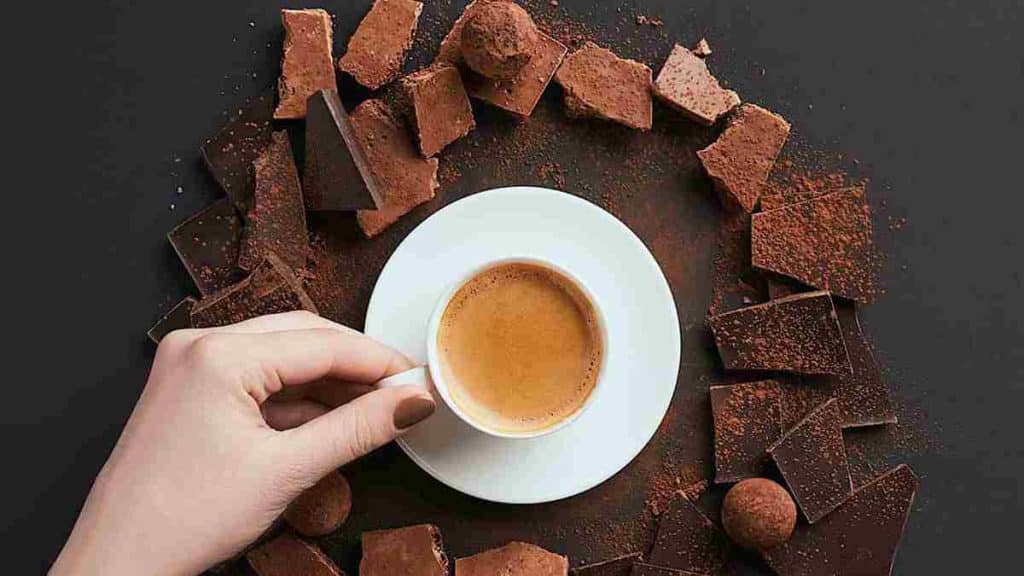 ajout-de-sucre-dans-le-cafe-est-ce-une-bonne-ou-une-mauvaise-idee