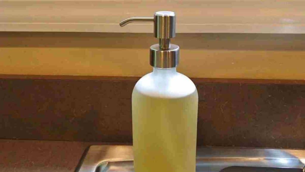 detergent-fait-maison-pour-vaisselle-un-produit-naturel-efficace-et-economique