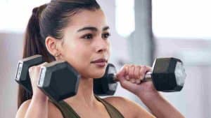 exercices-a-effectuer-pour-renforcer-les-bras-bruler-les-calories-et-etre-en-forme-pour-lete