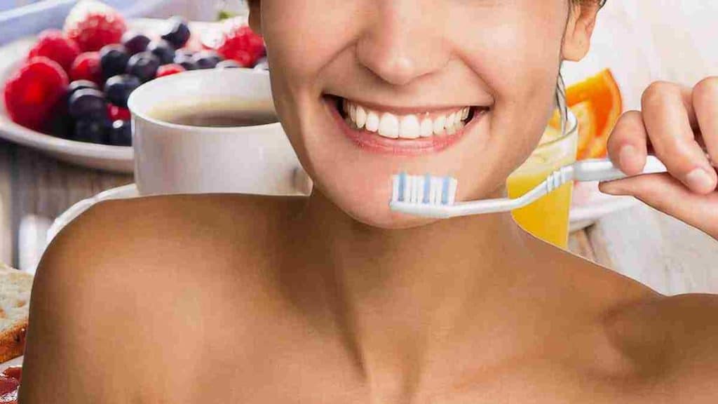faut-il-se-brosser-les-dents-avant-ou-apres-le-petit-dejeuner-selon-les-experts