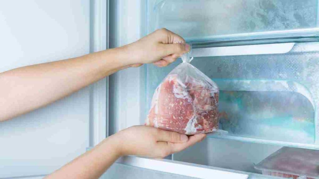 meilleure-technique-pour-decongeler-la-viande-et-eloigner-tout-risque-de-contamination