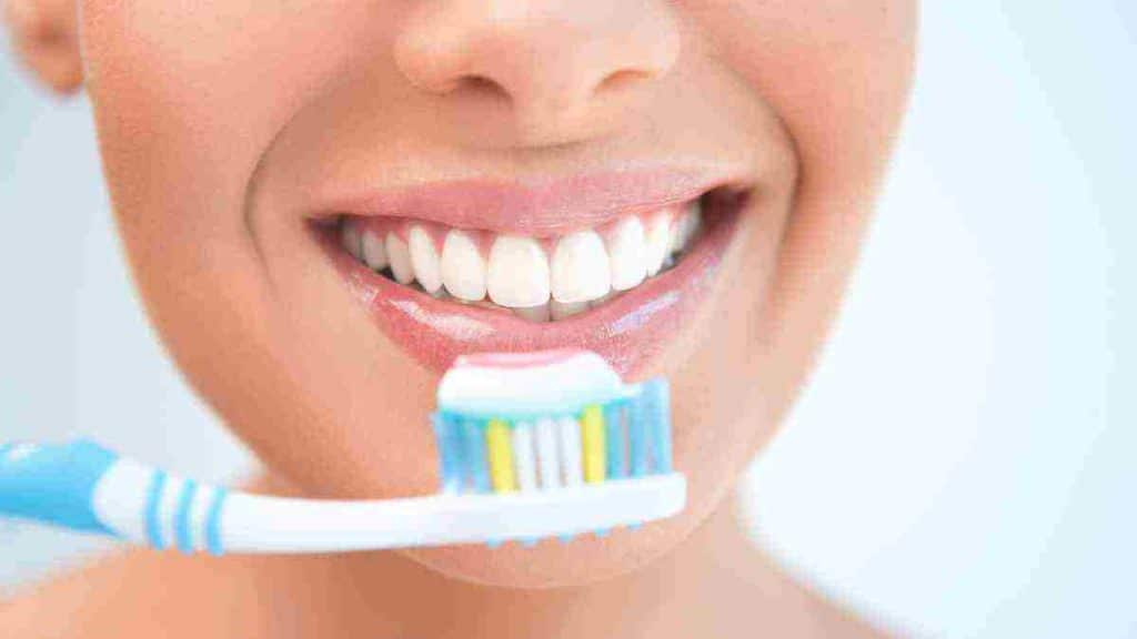 pourquoi-faudrait-il-eviter-de-mouiller-la-brosse-a-dents-avant-de-lutiliser