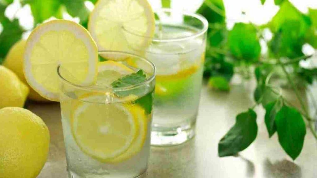 pourquoi-faut-il-boire-de-leau-citronnee-chaque-matin-quels-sont-les-avantages-de-cette-boisson