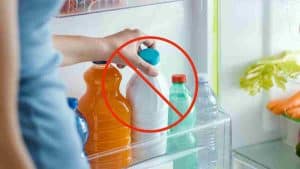 pourquoi-il-ne-faudrait-jamais-conserver-le-lait-dans-la-porte-du-refrigerateur