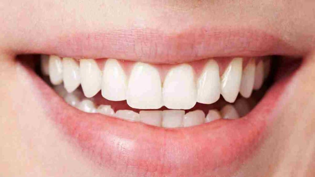conseils-de-dentistes-pour-blanchir-les-dents-et-obtenir-un-resultat-eclatant