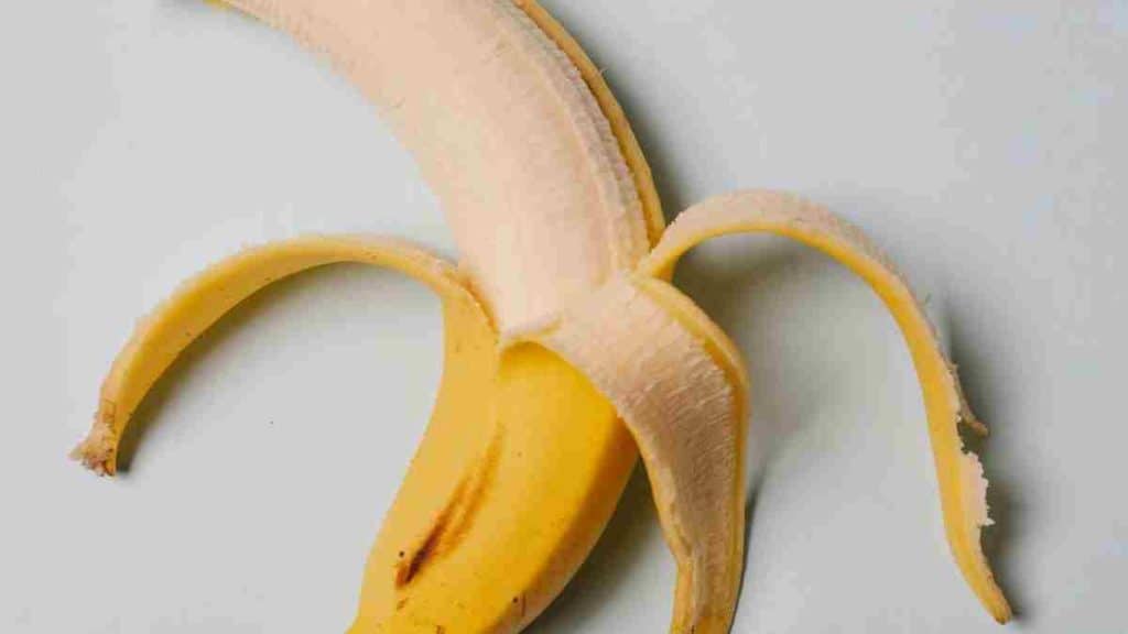 manger-une-banane-par-jour-contribue-au-bonheur-et-a-au-bien-etre-pourquoi