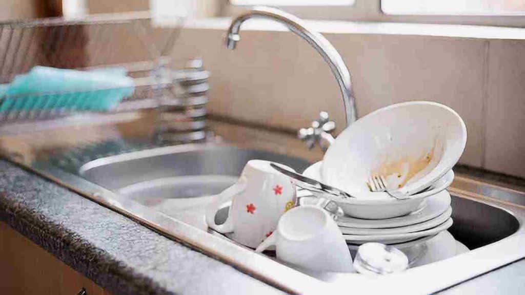 nettoyer-la-vaisselle-sans-effort-et-sans-utiliser-le-lave-vaisselle-la-solution-chez-lidl