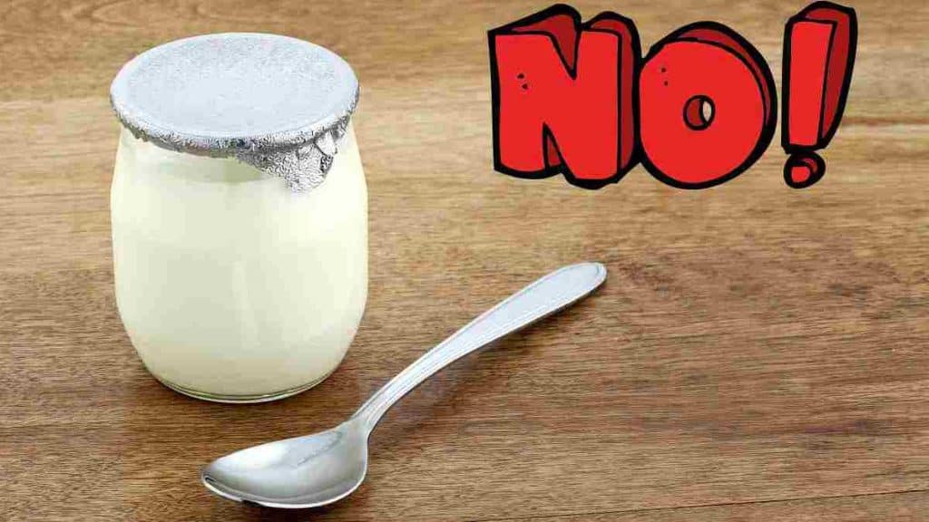 pourquoi-il-ne-faudrait-surtout-pas-lecher-le-couvercle-du-yaourt-selon-les-medecins