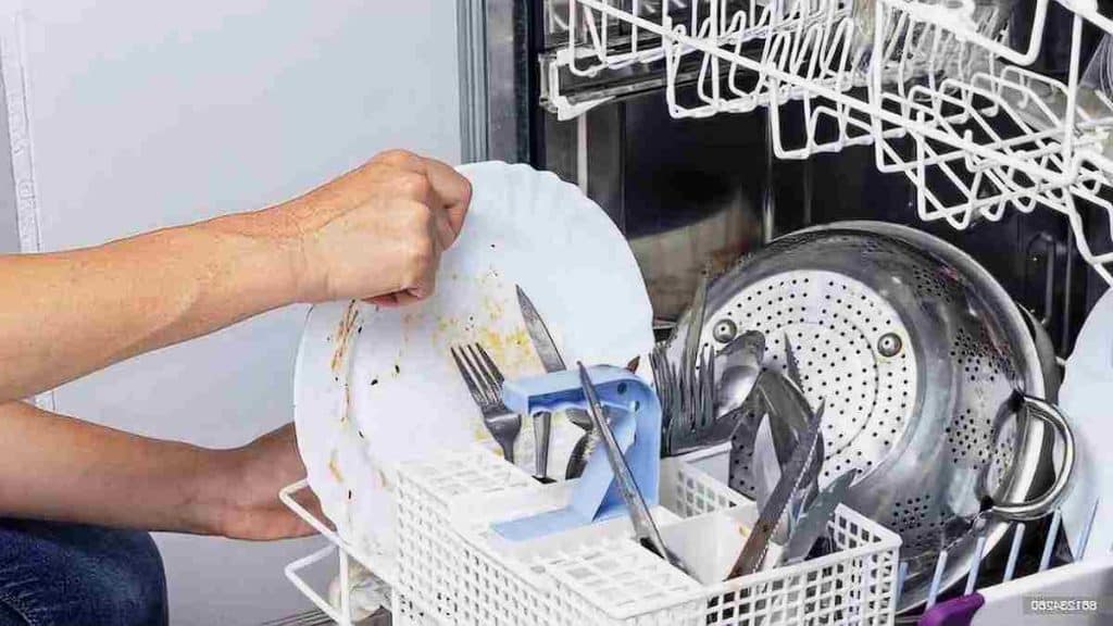 le-rincage-est-il-vraiment-indispensable-avant-de-laver-la-vaisselle-au-lave-vaisselle