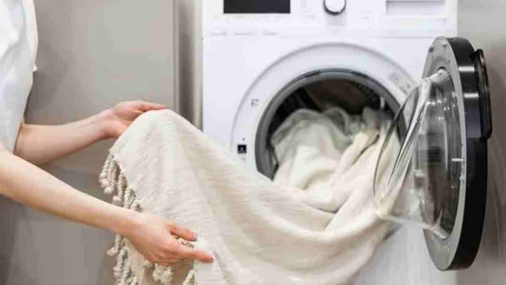 conseils-pour-laver-correctement-les-rideaux-a-la-machine-a-laver