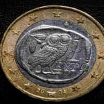 la-piece-de-1-euro-avec-le-hibou-une-monnaie-ordinaire-moins-valeureuse