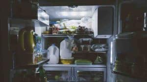 pourquoi-le-refrigerateur-est-eclaire-mais-pas-le-congelateur-la-raison-va-vous-etonner