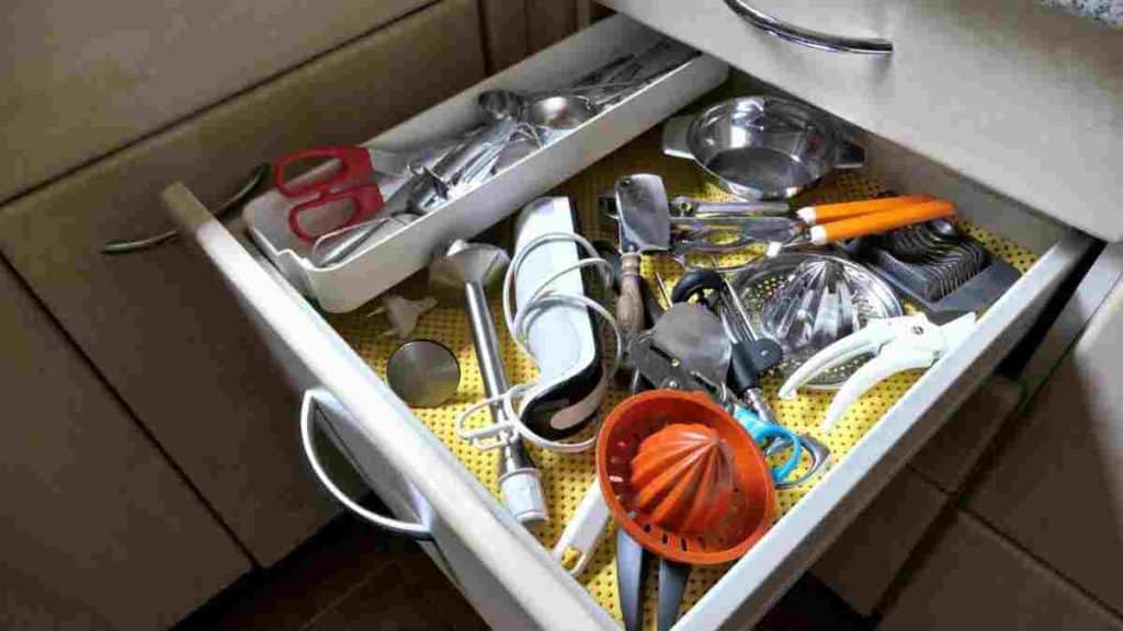 tiroirs-en-desordre-dans-la-cuisine-voici-un-gadget-que-vous-pourrez-servir-pour-les-ranger