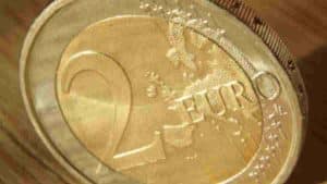 cette-piece-de-2-euros-commemorative-grace-kelly-vaut-jusqua-4-000-euros-voici-comment-la-reconnaitre