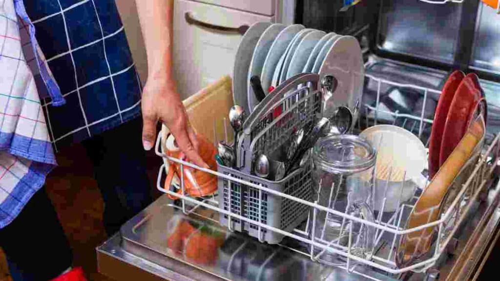 lave-vaisselle-quand-faut-il-lutiliser-pour-reduire-la-facture-deau-et-delectricite