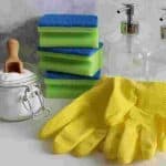astuces-efficaces-pour-nettoyer-le-canape-et-eliminer-toutes-les-taches
