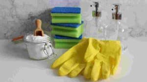 astuces-efficaces-pour-nettoyer-le-canape-et-eliminer-toutes-les-taches