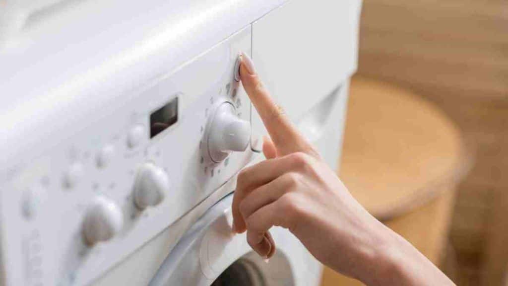 ce-bouton-magique-permet-de-desinfecter-la-machine-a-laver-en-un-instant