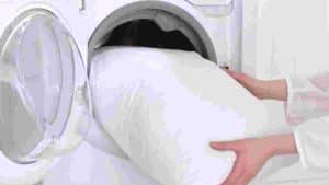 lastuce-infaillible-pour-laver-les-oreillers-en-machine-a-laver