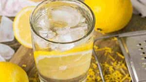 boire-de-leau-et-du-citron-le-matin-a-t-il-vraiment-un-effet-minceur-les-medecins-demandent-de-la-vigilance