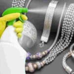 astuce-de-nettoyage-rapide-pour-faire-briller-les-bijoux-en-argent-et-en-metal